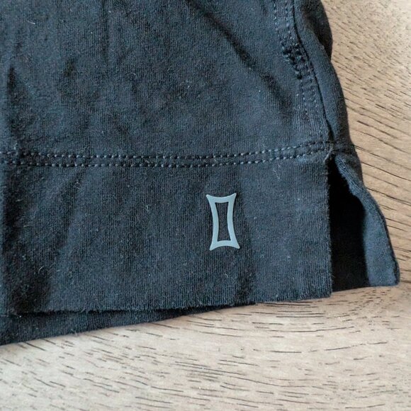 Kit and Ace | Reversible V/Round Neck Tee | Size L - Picture 4 of 4